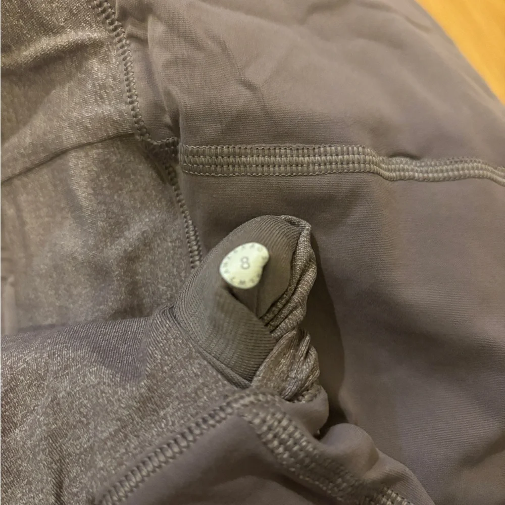 Lululemon Laser Speed Train Shorts Size 8 - Picture 4 of 4